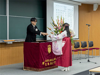 学位記授与式(2025.3.18)のようす
